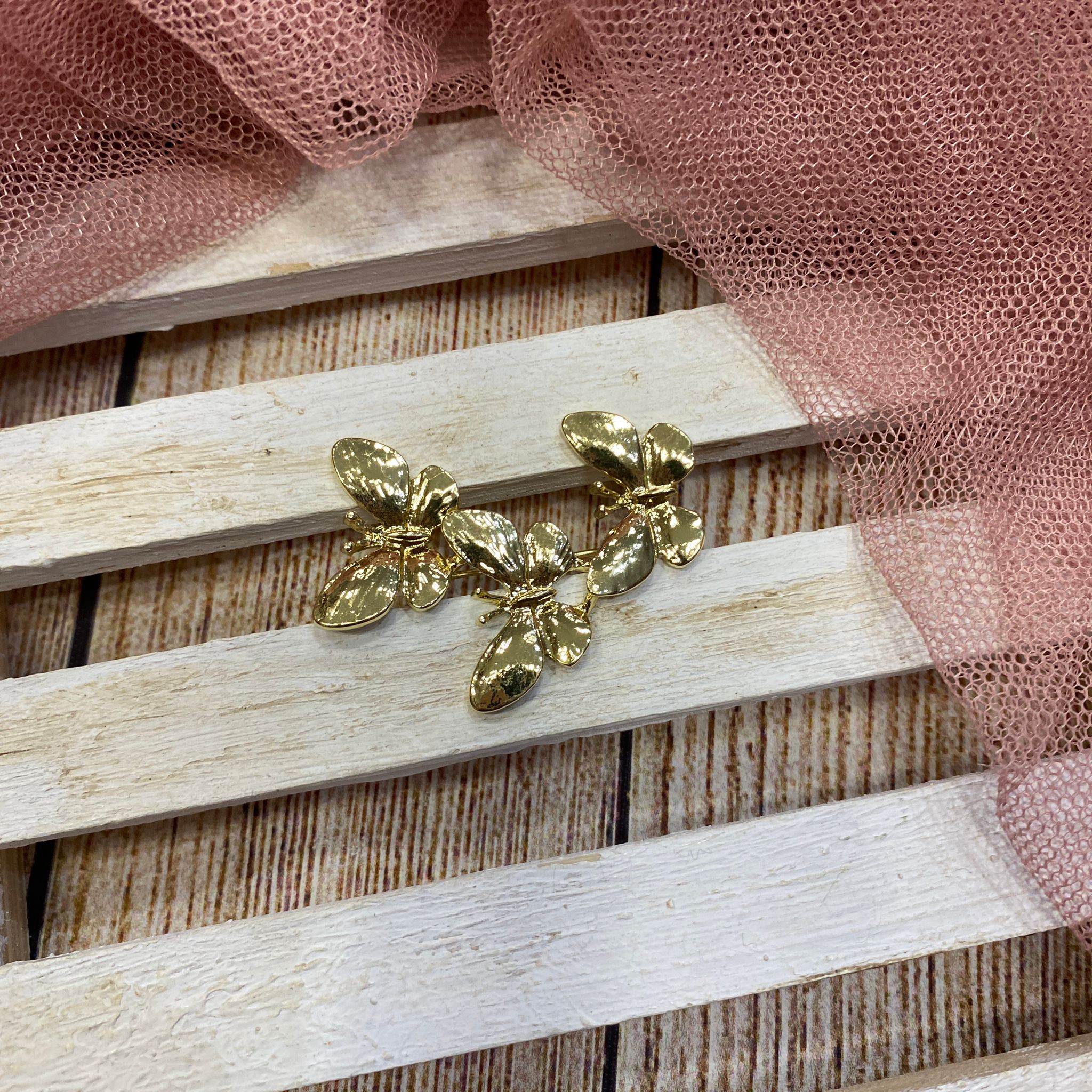 100 Mariposas Decorativas De PVC Con Imperdible – Coloridas, 6×4.3 Cm, Ideales Para Ropa Y Manualidades