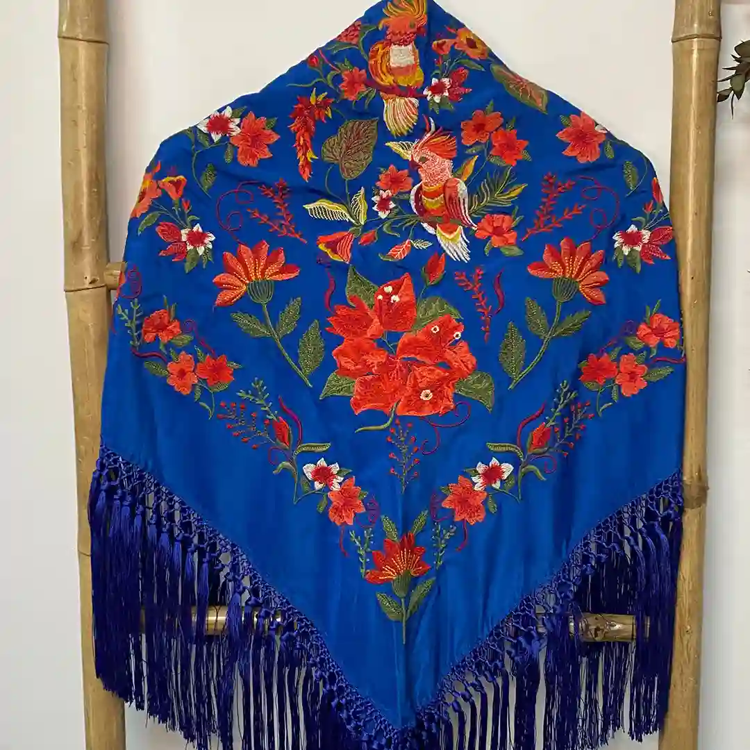 mantoncillos bordados