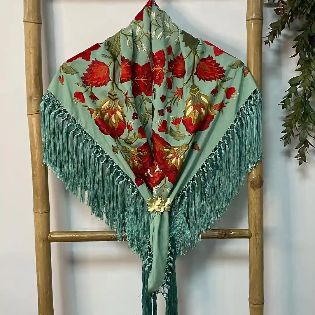 mantoncillos bordados