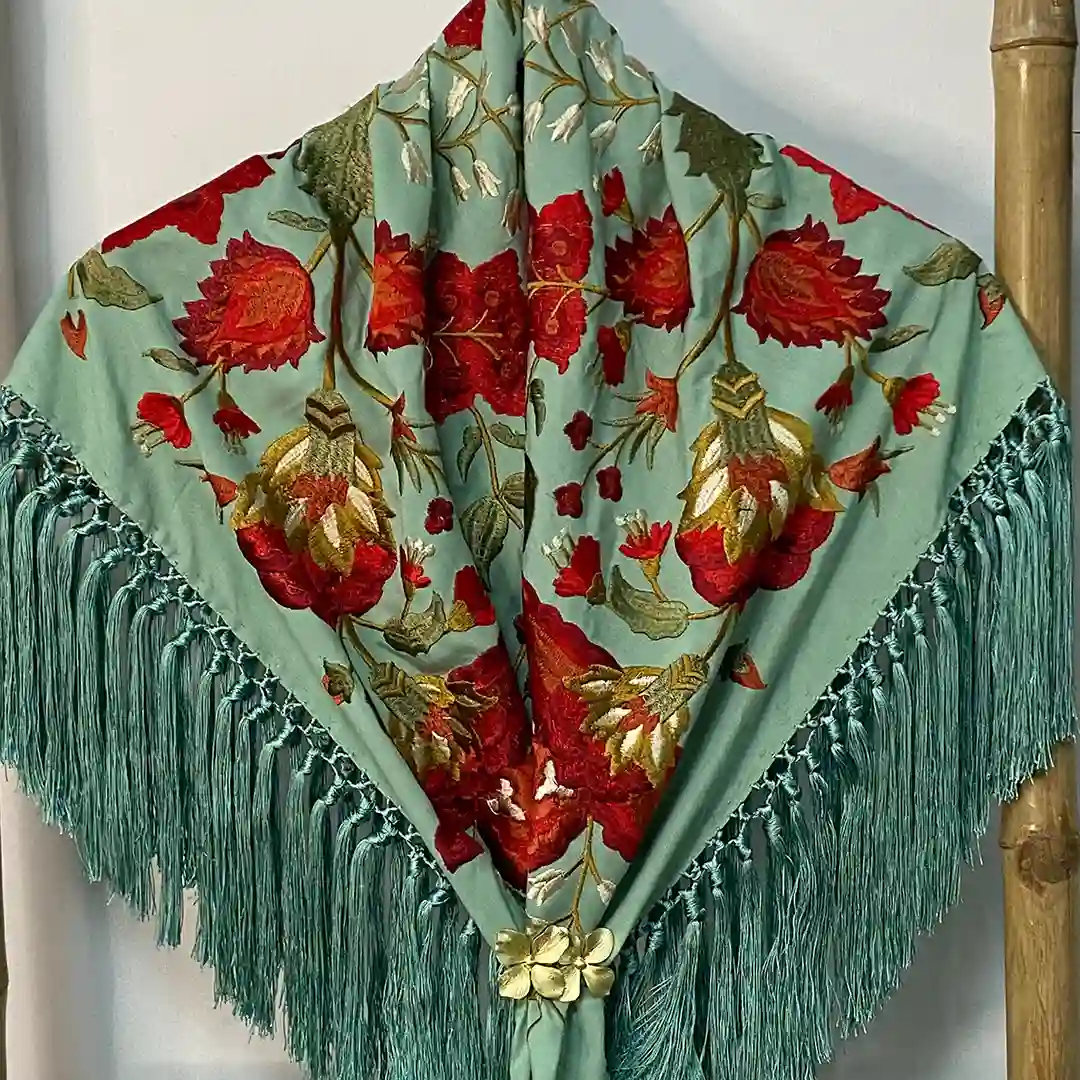 mantoncillos bordados