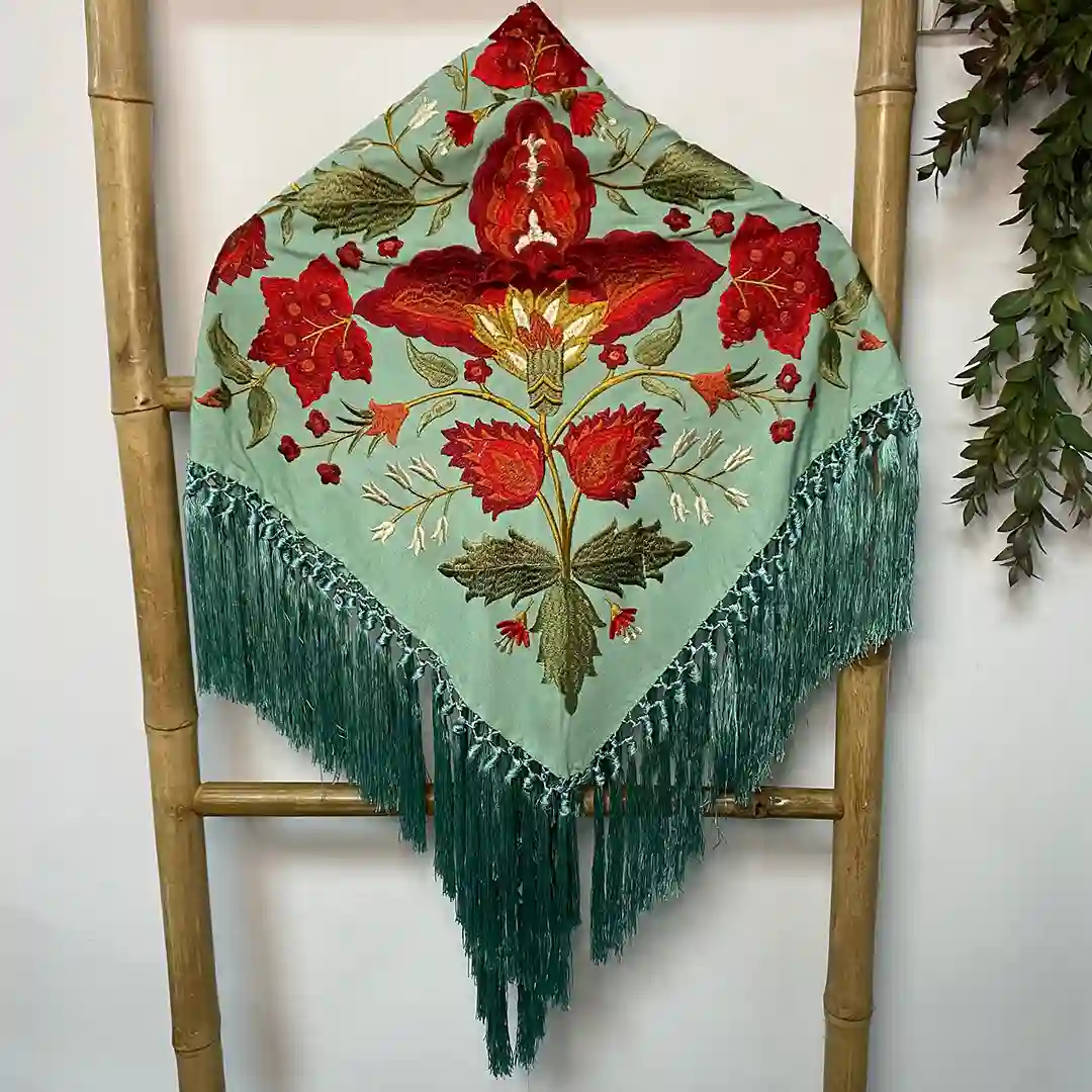 mantoncillos bordados