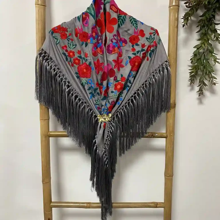 mantones de flamenca bordados