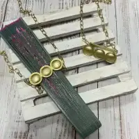 Cuelga Abanicos de Tachas Dorado Mate