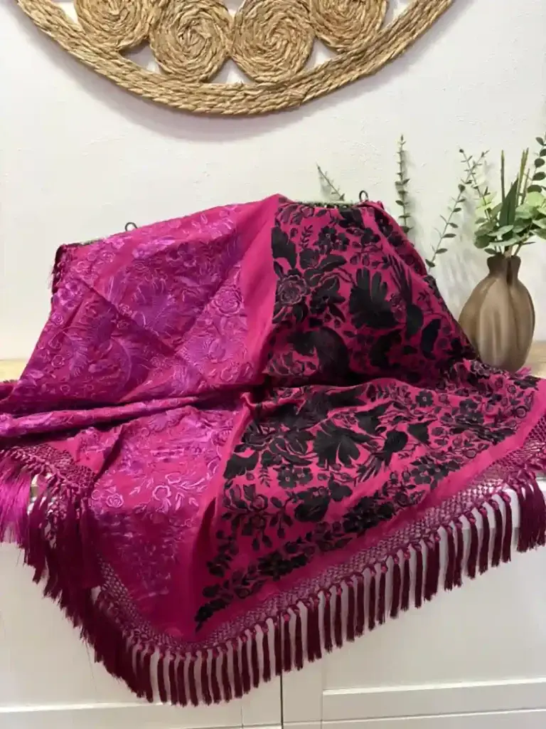 Mantón Mod. Papagayo - Buganvilla/Negro