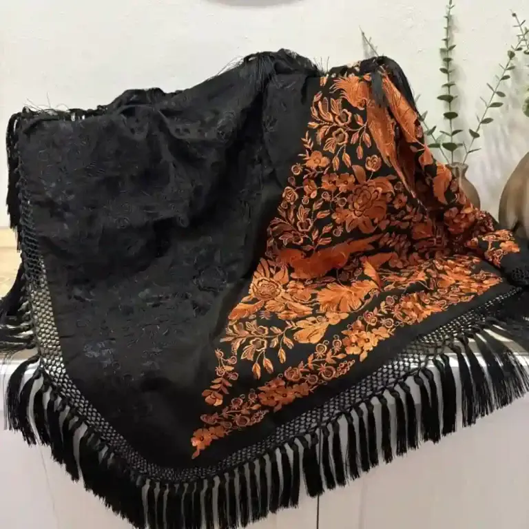 Mantón Mod. Papagayo - Negro/Naranja